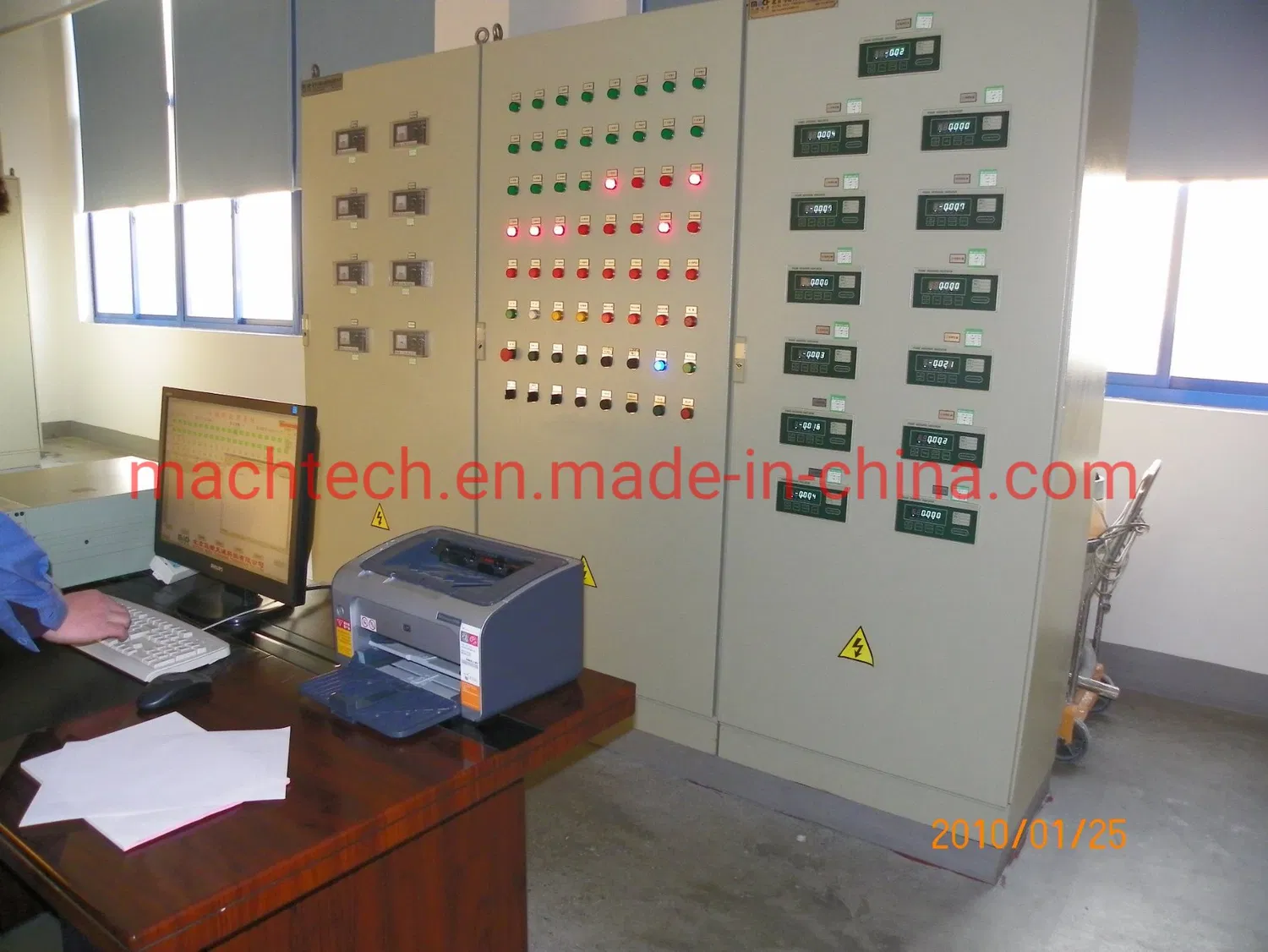 Sistema de Control PLC Máquina Mezcladora de Plástico PVC Sistema de Dosificación Automática pictures & photos