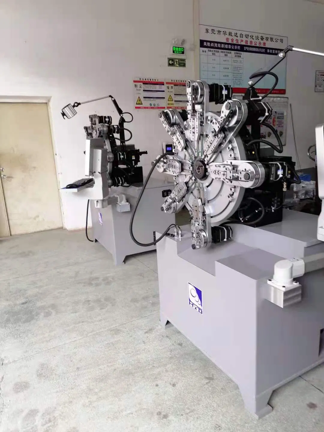 Máquina de Molas CNC Sem Came pictures & photos