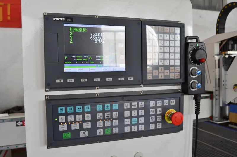 2020 เครื่องกัด CNC แบบอัตโนมัติพร้อมระบบเปลี่ยนเครื่องมืออัตโนมัติ pictures & photos
