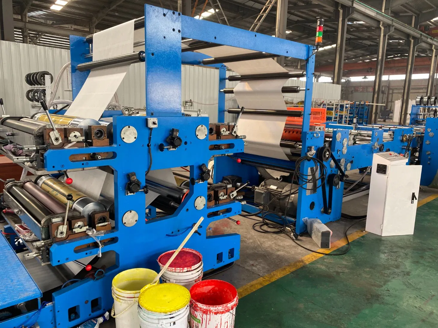 Macchina automatica per la rilegatura di quaderni, macchina per la produzione di quaderni a pinza pictures & photos