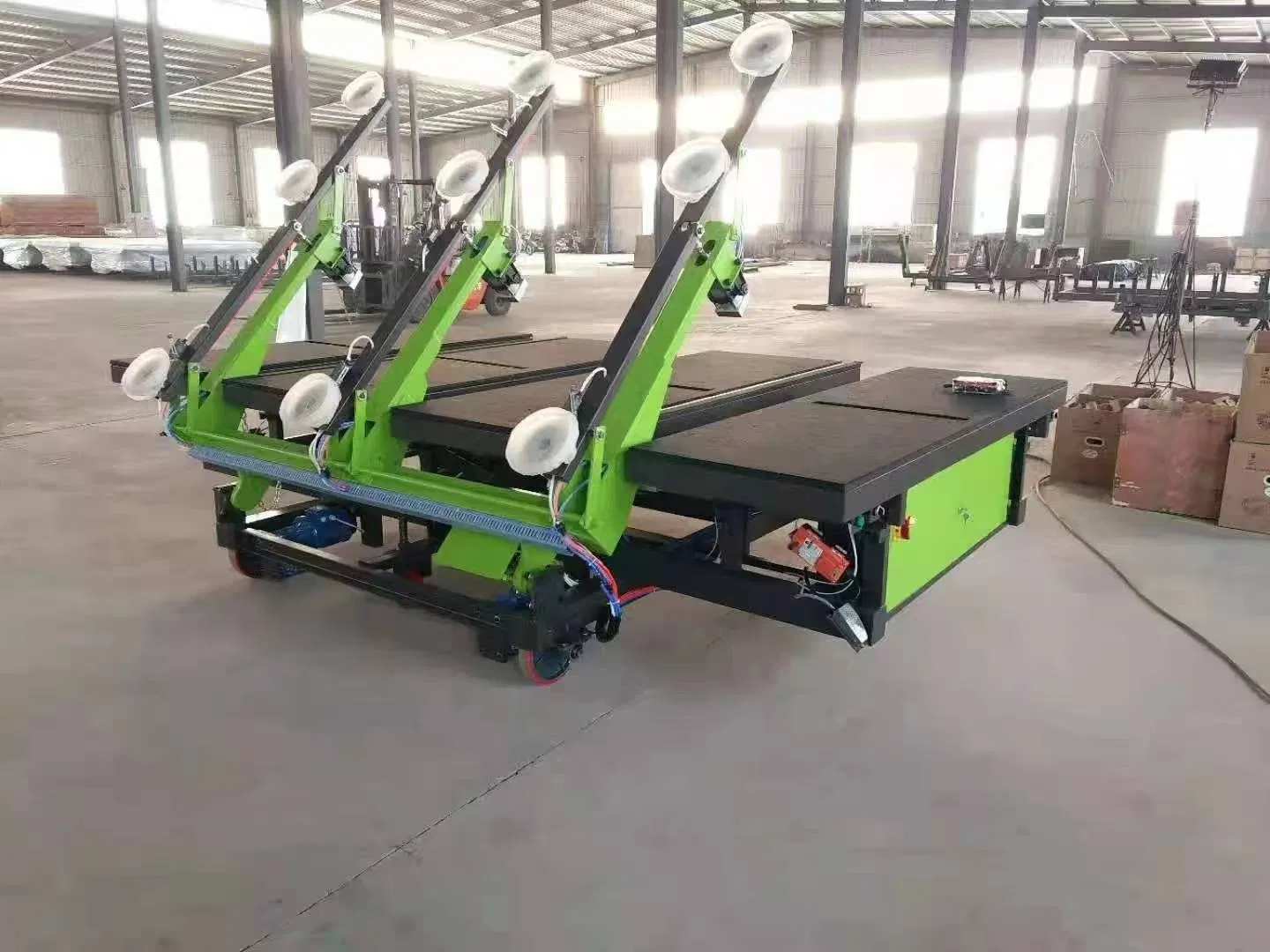Automatischer Fernbedienung beweglicher Glastisch mit Ladefunktion pictures & photos