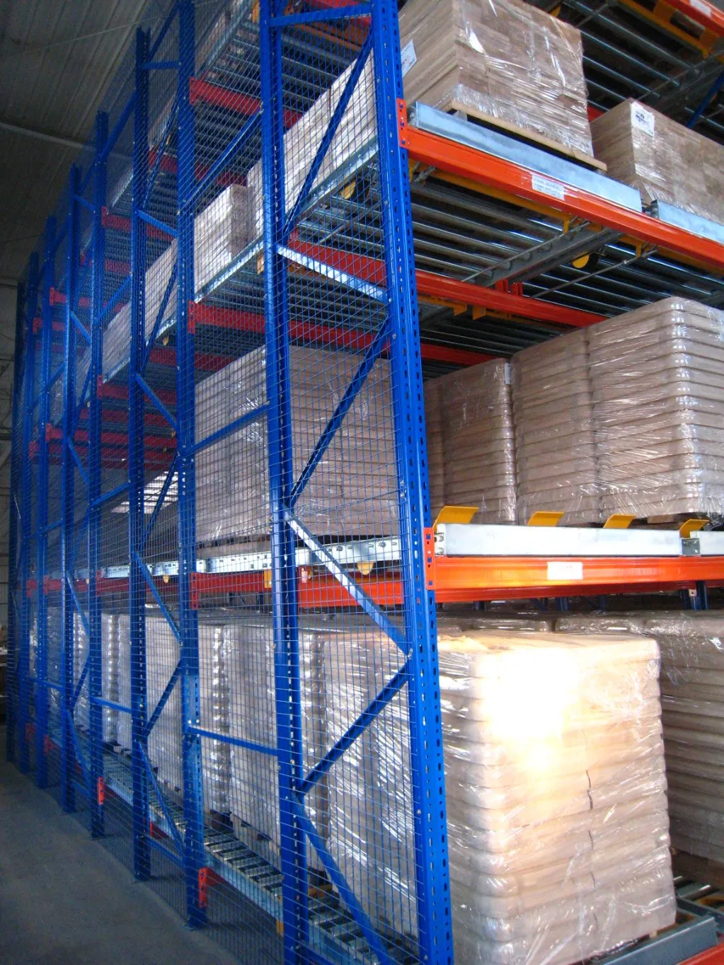 Giá đỡ chảy trọng lực, giá đỡ pallet tùy chỉnh, giá đỡ kim loại lưu trữ trong kho với bảo vệ chống ăn mòn pictures & photos
