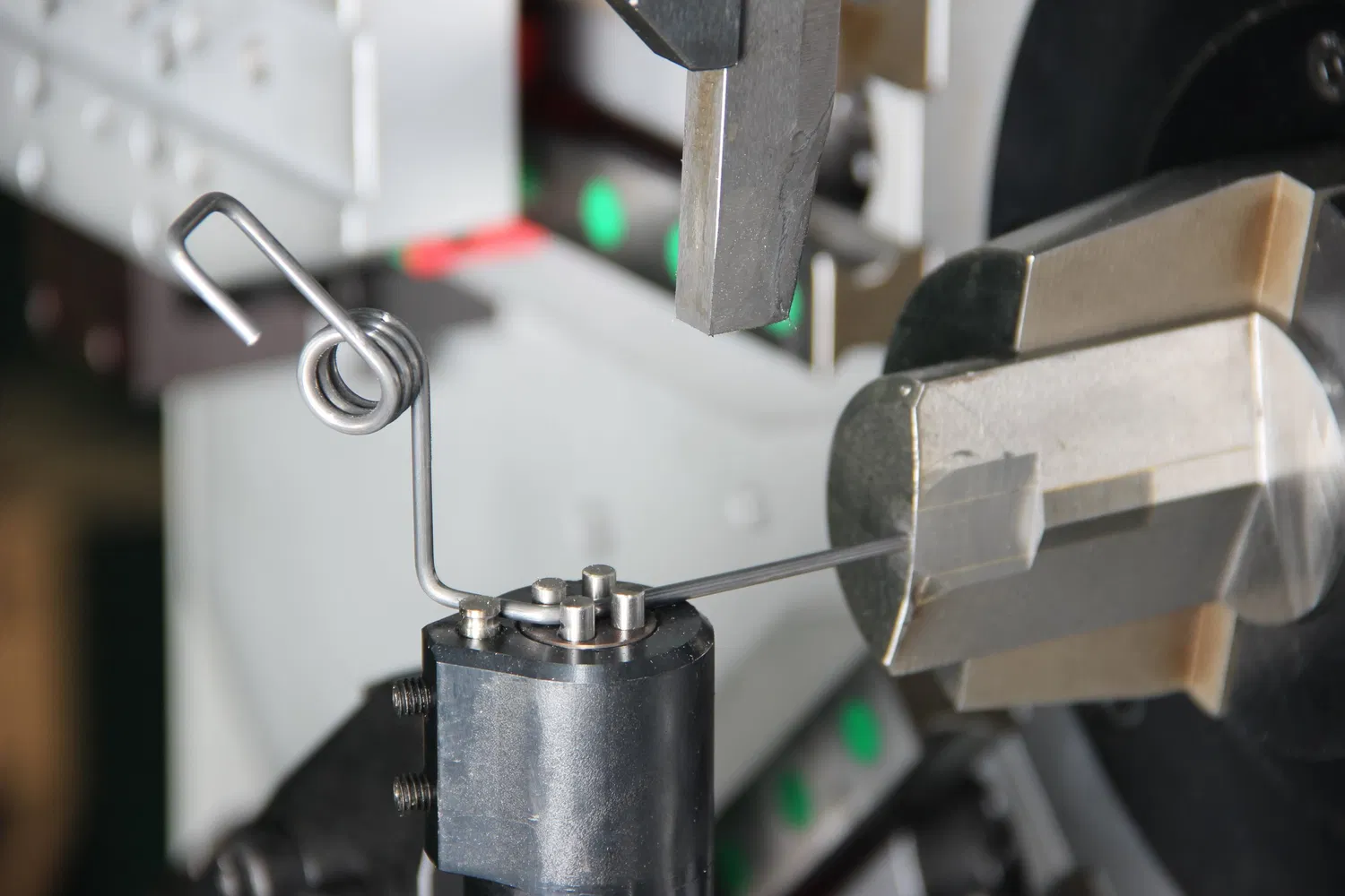 Máquina Automática de Enrolamento de Molas CNC 12 Máquina de Fabricação de Molas pictures & photos