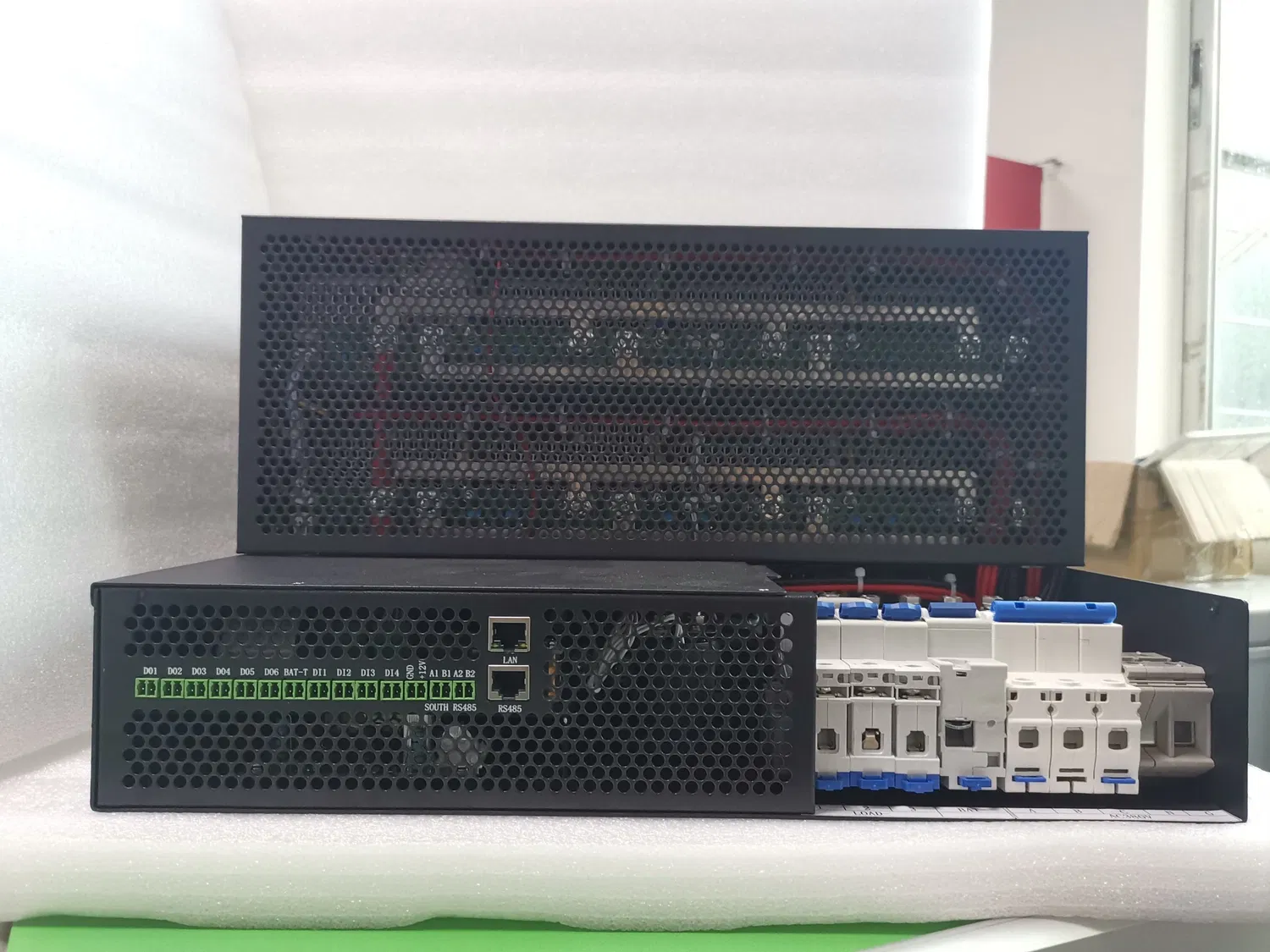 Alta Efficienza 19 Pollici Rack Rettificatore 48V 400A Sistema di Rettificatore Rackmount pictures & photos