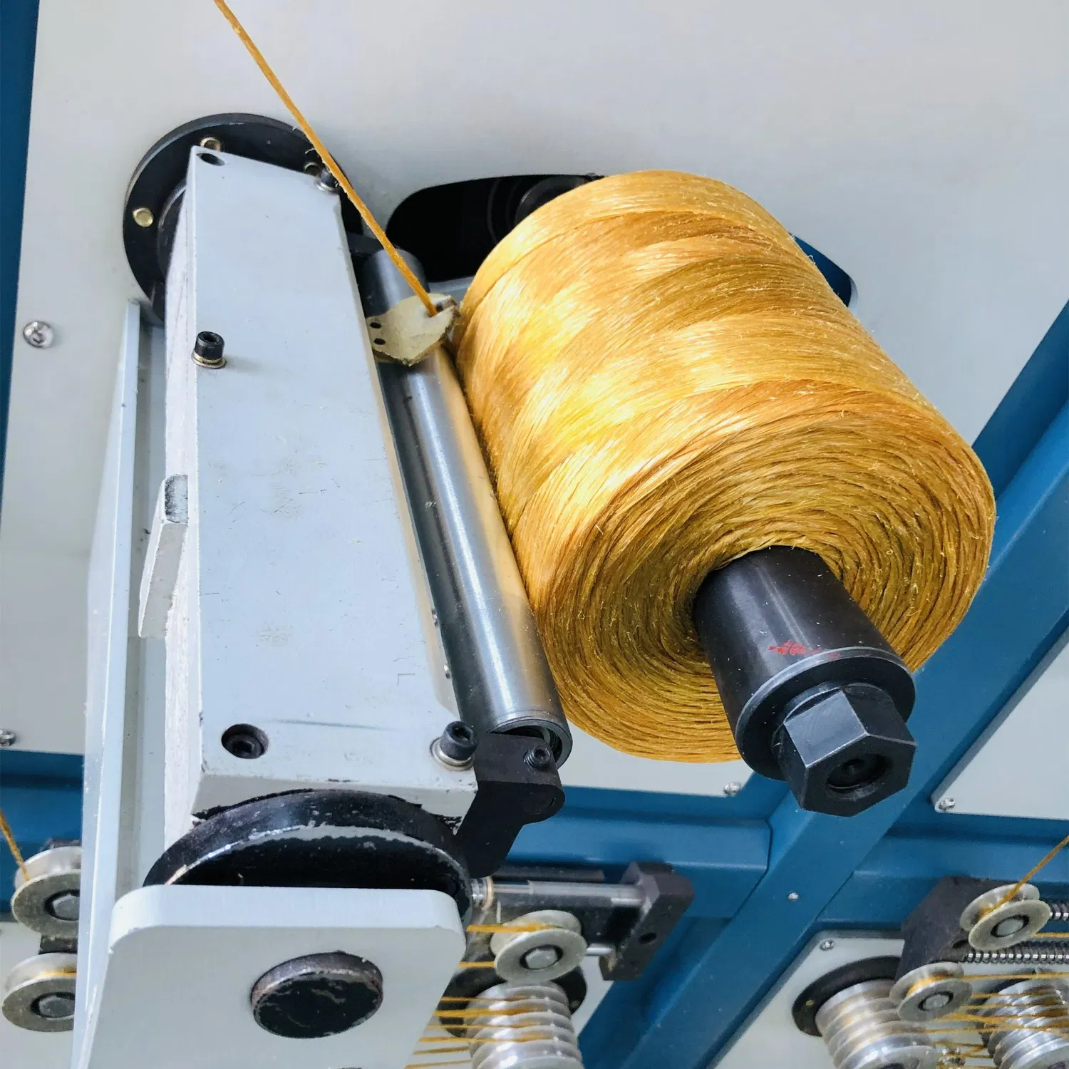Hdysl PP İp İpliği Yapma Makinesi/ Plastik Raffia İp Sarmalayıcı Makinesi pictures & photos
