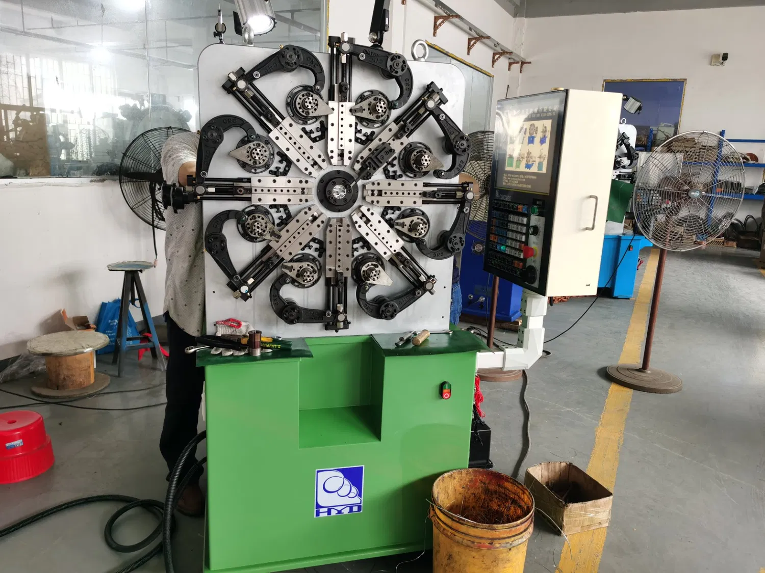 CNCスプリングマシン ワイヤー成形機 スプリング製造機 pictures & photos