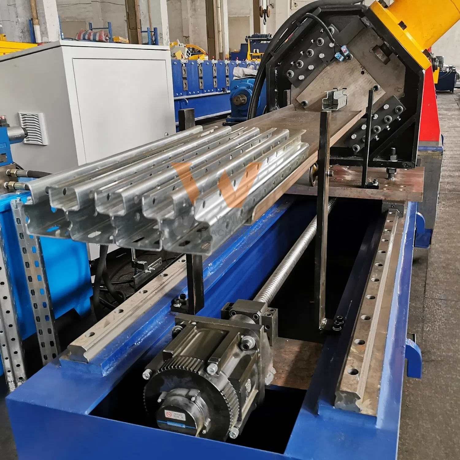 Yanwu Automatische Palletstelling Magazijn Rekken Upright Rolvormmachine Productielijn pictures & photos