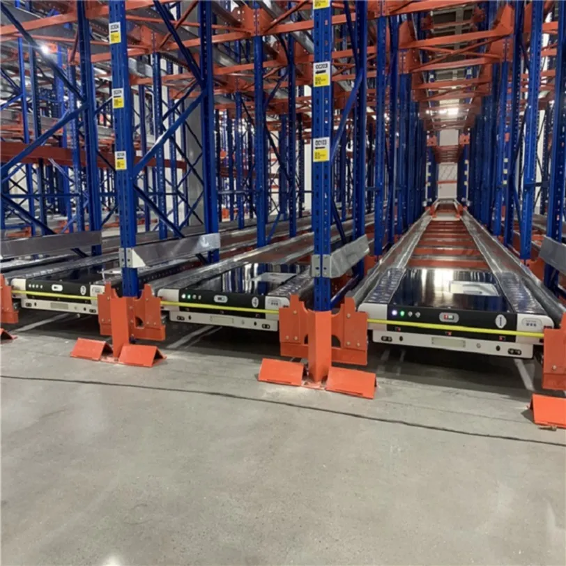 Sistema di stoccaggio a scaffale a doppio profondo con carrello radio per pallet in acciaio freddo ad alta densità nel magazzino pictures & photos