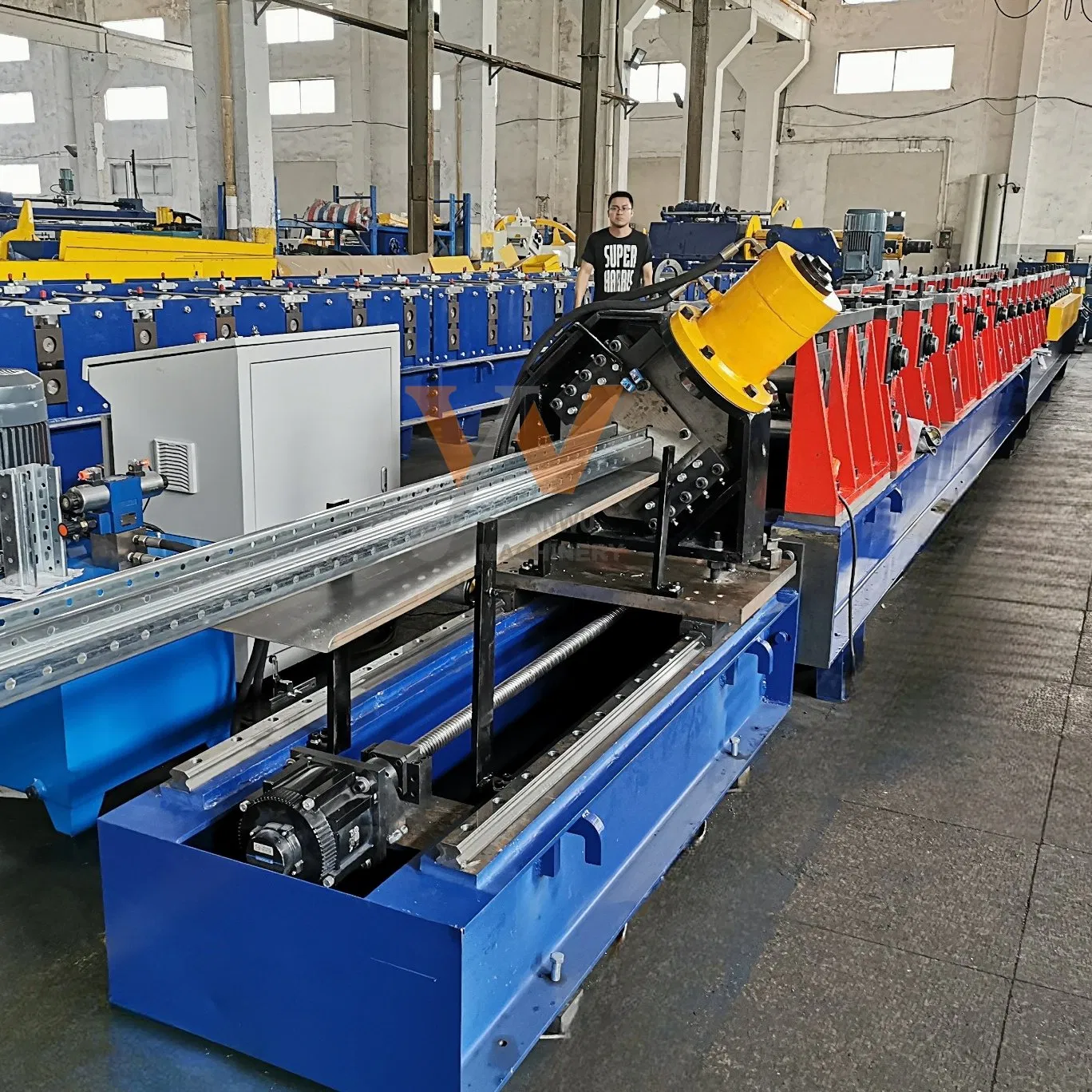 Yanwu Automatische Palletstelling Magazijn Rekken Upright Rolvormmachine Productielijn pictures & photos