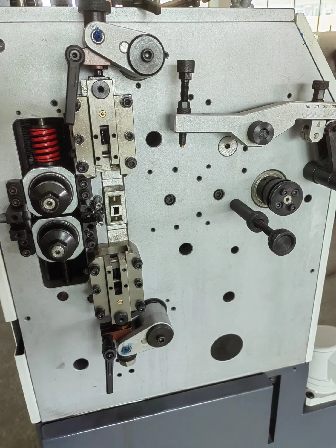 Máquina de fabricación de resortes con 0.2-2.3mm máquina de bobinado de resortes CNC multifuncional para máquina de resortes de leva pictures & photos