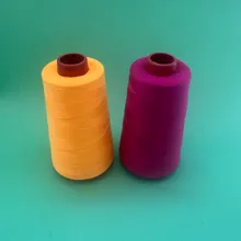 Uso de máquina de coser hilo de poliéster rojo rosa Ne 40/2