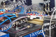 خط إنتاج ألواح PVC / آلة تصنيع بروفيلات WPC