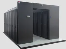 Soluzione per armadi di rete nei data center con sistema di contenimento per corridoi freddi/cald