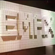 Schermo matrice retrattile interattivo LED personalizzabile dinamico per installazioni artistiche