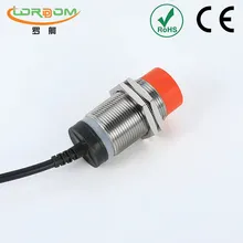 Sensor de proximidad de frecuencia con medida de distancia y carcasa metálica