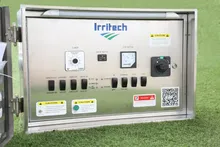 Hauptsteuerungstafel mit automatischer Rückwärtsfunktion und Fernbedienung am Mittelpivot