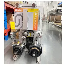 小型ビジネス用ラベルおよびステッカー印刷機 バッチコードインクジェットプリンター 日付コーディング機 リワインダーに設置