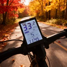 マウンテンライド用のファットバイクスピードメーター画面と自転車コンピュータ