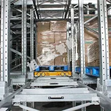 Sistema di scaffalature a navetta a quattro vie ad alta capacità per uno stoccaggio efficiente