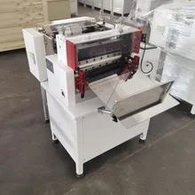 Macchina per il taglio di microcomputer con scaffale elevatore per materiali