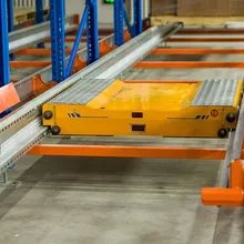 Système de rayonnage à navette automatique Fifo Lifo 2000kg pour entrepôt de stockage