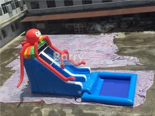 Scivolo d'acqua gonfiabile multi persona con piscina a forma di polpo