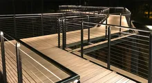 โครงการรั้วสะพาน ราวเหล็กกลางแจ้ง ราวสายเคเบิลพร้อมไฟ LED