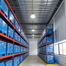 Sistema di stoccaggio ad alta densità con scaffalature a corridoio stretto direttamente dalla fabbrica