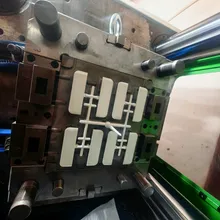 Dispositivo indossabile ad alte prestazioni con componenti elettronici a ciclo rapido e stampo ad iniezione in plastica multi-cavità