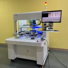 Servo-gestuurde automatische draad-invoegmachine voor het versterken van schroefdraad in automotive motorcomponenten