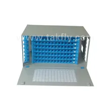 96 Armadio di distribuzione ottica in fibra rackmount con porte