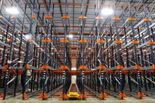 Automatisiertes Lager flexibles Schwerlast-Radio 2D Paletten-Shuttle-Regalsystem