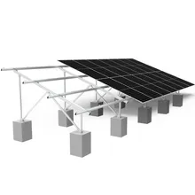 Sistema di supporto solare adattabile ad alta integrità strutturale per installazioni in campo aperto