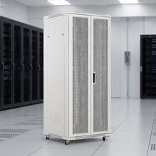 Serverrack mit hoher Rahmensteifigkeit für Computerräume mit verstellbaren Profilschienen für 19 Zoll