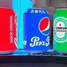クマの形をした柔らかい広告用ビデオモジュールLEDパネルLEDディスプレイフレキシブルP2屋内LEDディスプレイスクリーンデジタルサイネージ