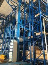 Système de rayonnage automatisé pour entrepôt avec racks à palettes de stockage sélectif