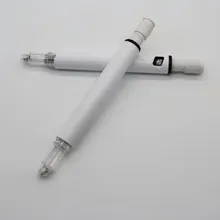 Iniettore a penna monouso a doppia camera con funzione di dosaggio preciso