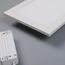 Moderne verstellbare LED-Paneel-Deckenleuchte aus Aluminium im rechteckigen Design mit Deckenbox