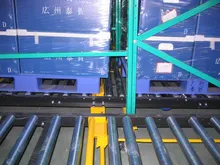 Sistema de Armazenamento de Racks de Rolos de Tipo Pesado para Empilhadeiras em Armazém, com Retirada por Gravidade, Primeiro a Entrar, Primeiro a Sair