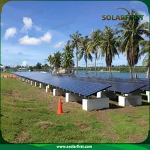 Struttura di montaggio solare a terra con fondazione in cemento sistema di supporto solare