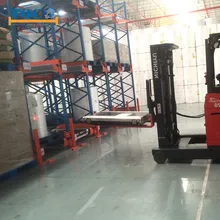 Sistema di scaffalatura a pallet con shuttle radio per magazzino a temperatura controllata