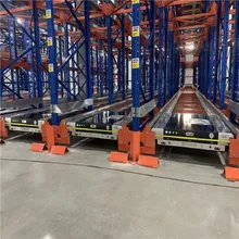 Sistema di stoccaggio a scaffale a doppio profondo con carrello radio per pallet in acciaio freddo ad alta densità nel magazzino