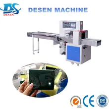 Macchina automatica per il confezionamento di panni multi funzione e pad per scrub