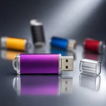 แฟลชไดรฟ์ USB ขนาดกะทัดรัดสำหรับการถ่ายโอนไฟล์