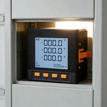 Contatore di potenza multifunzione trifase con funzione di uscita allarme relè