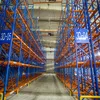 Sistema de Armazenamento com Recuperação Automática de Prateleiras para Câmaras Frias