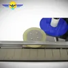 Macchina per etichettatura automatica di contenitori rotondi con sistema servo ad alta velocità per l'applicazione di etichette adesive con stampante per codici data