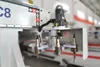 2020 เครื่องกัด CNC แบบอัตโนมัติพร้อมระบบเปลี่ยนเครื่องมืออัตโนมัติ
