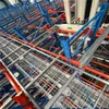 Sistema di stoccaggio a rotazione intelligente FIFO per scaffali di un centro logistico