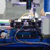 Máquina de Codificação Totalmente Automática Poderosa / Máquina de Codificação a Laser / Impressora de Código de Data a Laser